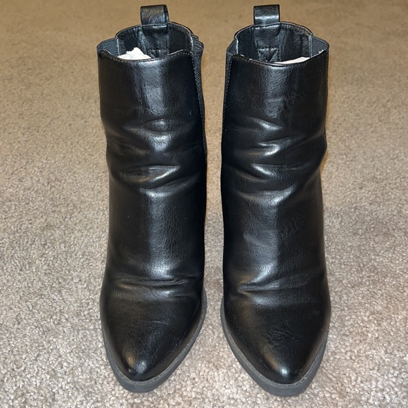 Black booties - Picture 1 of 3